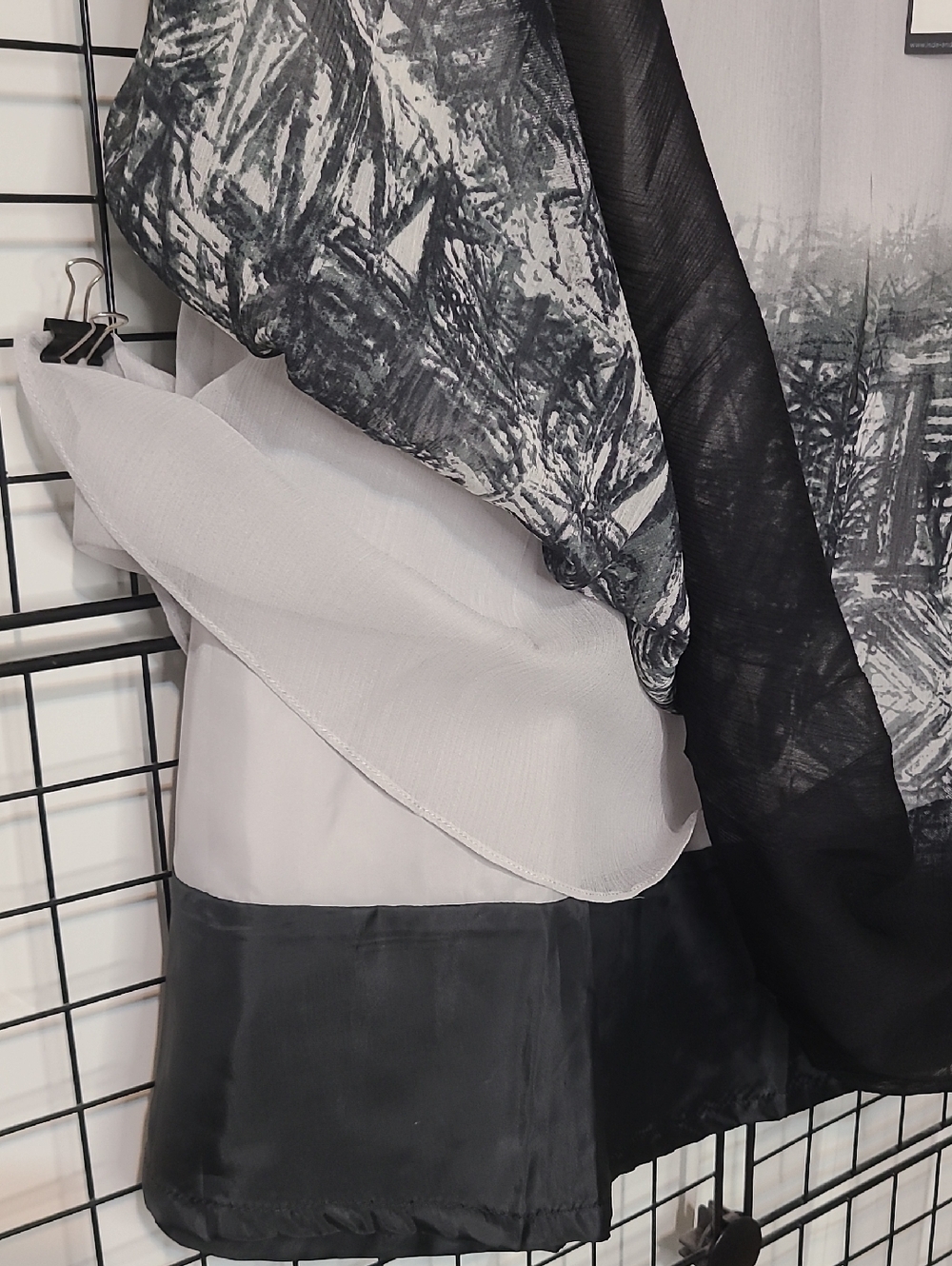 New ISDA Beautiful Silk Skirt. - Picture 4 of 10